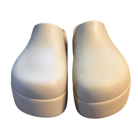 NWOT Women 9 Crocs Dylan Platform Clogs Slide-On Shoes Mules Wheat Beige - Picture 2 of 9